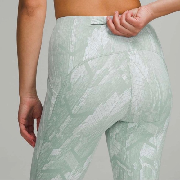 Lululemon Swift Speed HR Crop21" Reverberate Chevron Jacquard Silver Blue size 8 - Picture 2 of 11